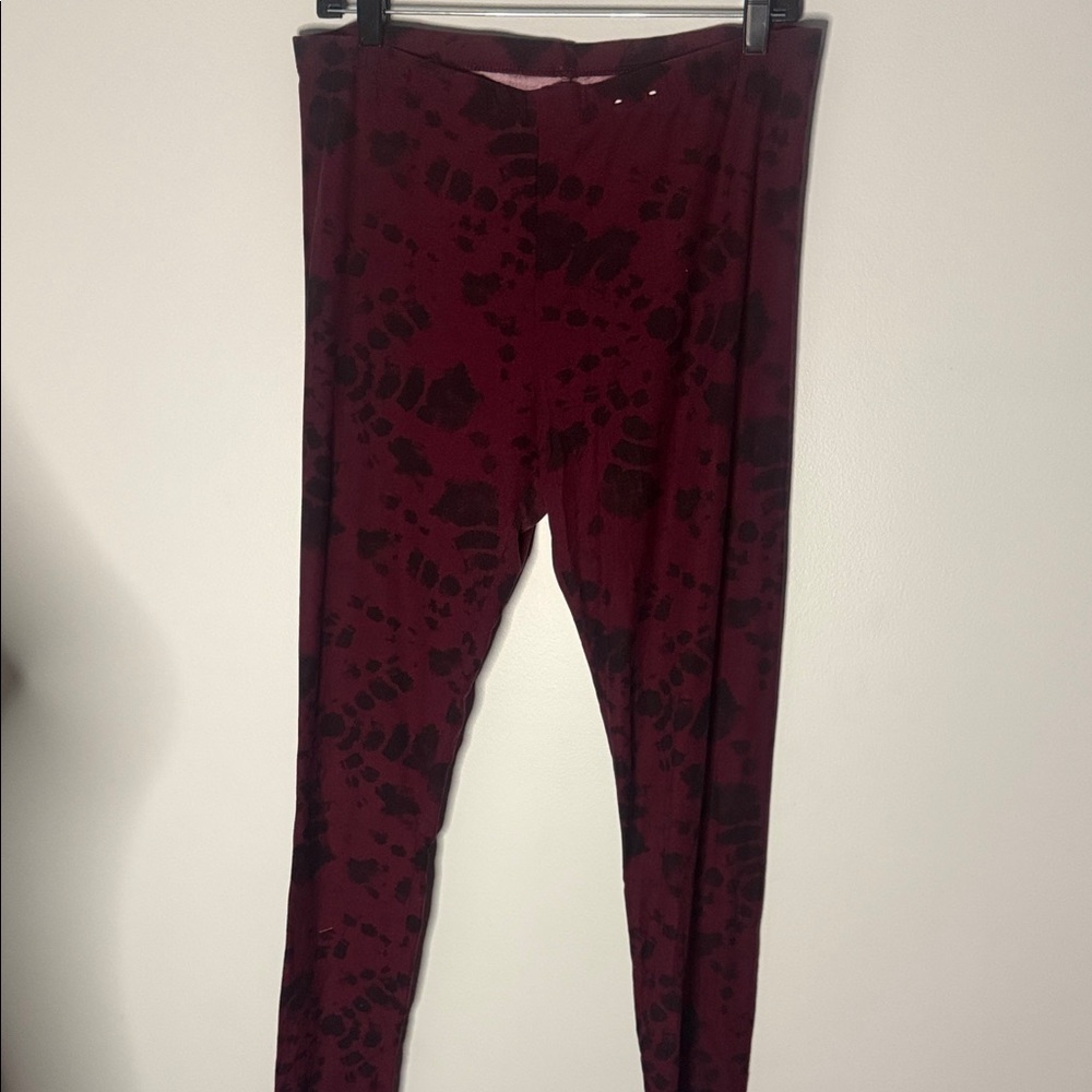 Flirtitude Dark Red Patterned Leggings